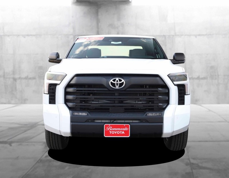 Toyota Tundra 4WD Vehicle Image 04