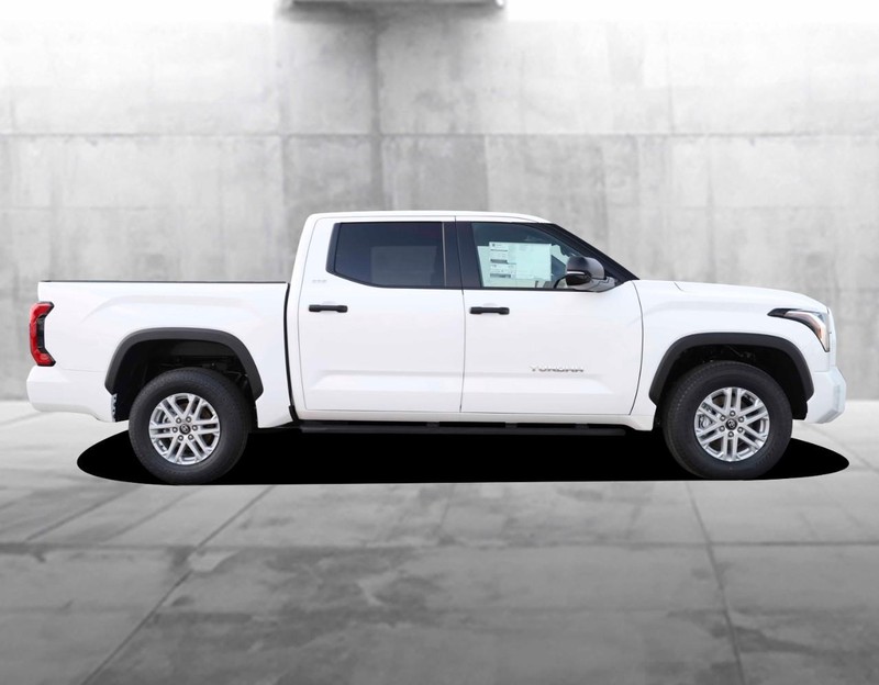 Toyota Tundra 4WD Vehicle Image 05