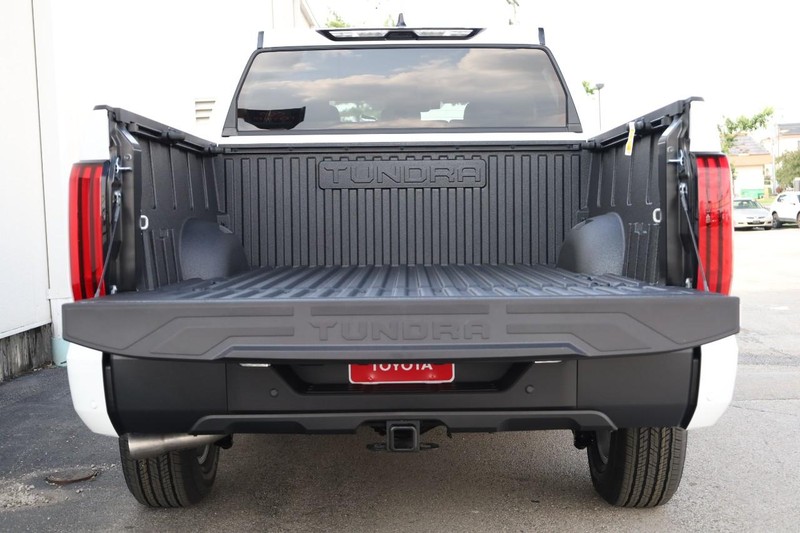 Toyota Tundra 4WD Vehicle Image 07