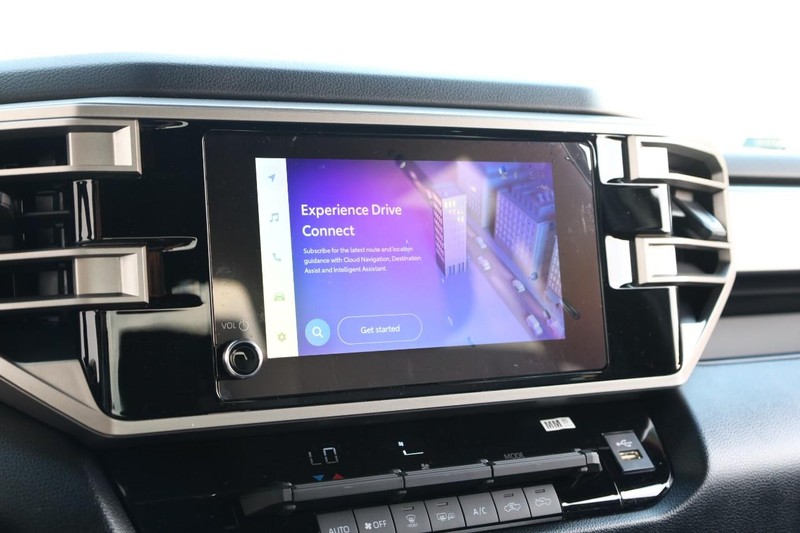 Toyota Tundra 4WD Vehicle Image 11