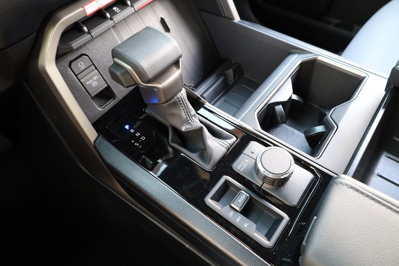 Toyota Tundra 4WD Vehicle Image 15