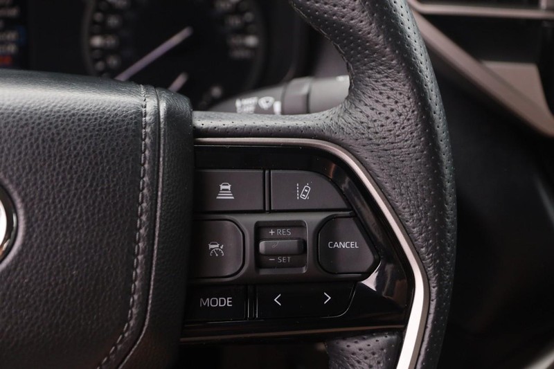 Toyota Tundra 4WD Vehicle Image 12