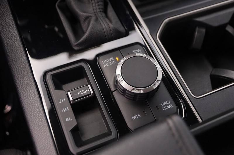 Toyota Tundra 4WD Vehicle Image 18
