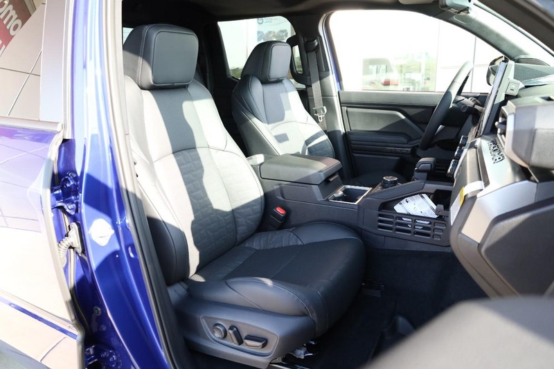 Toyota Tacoma 4WD Vehicle Image 25