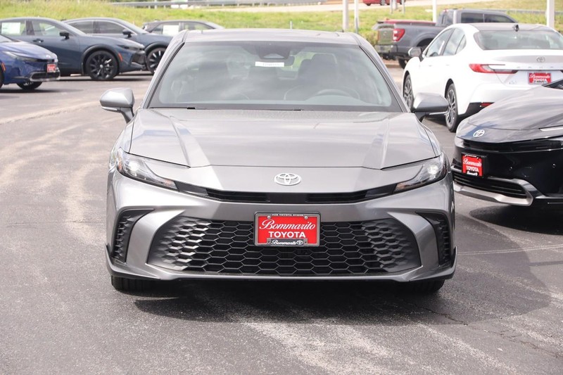 Toyota Camry Vehicle Image 04