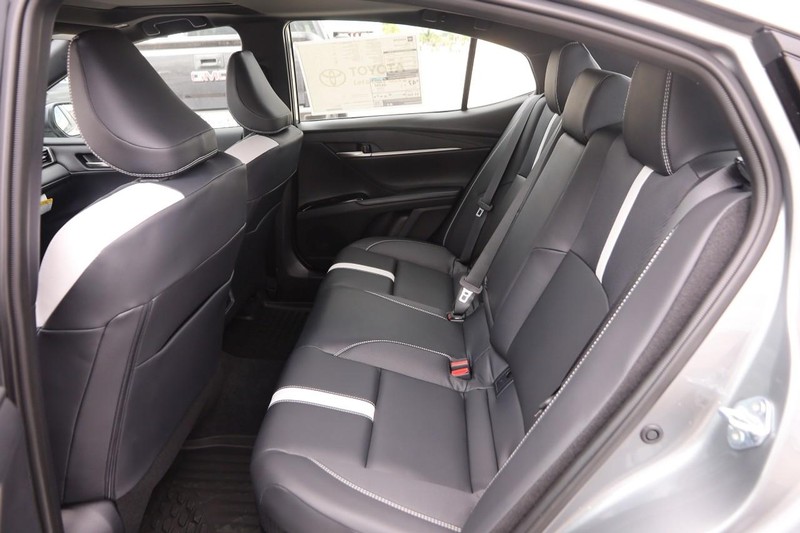 Toyota Camry Vehicle Image 10