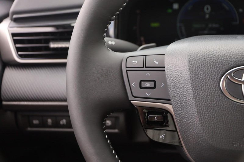 Toyota Camry Vehicle Image 12