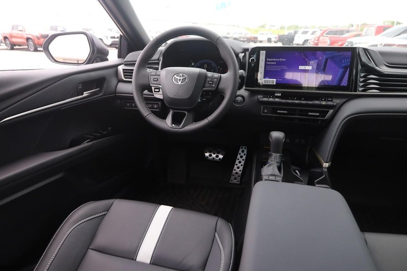 Toyota Camry Vehicle Image 21
