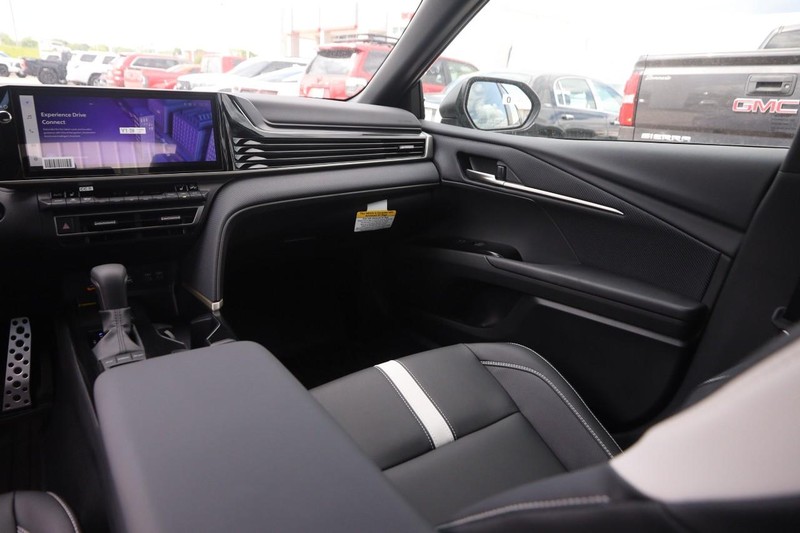 Toyota Camry Vehicle Image 24