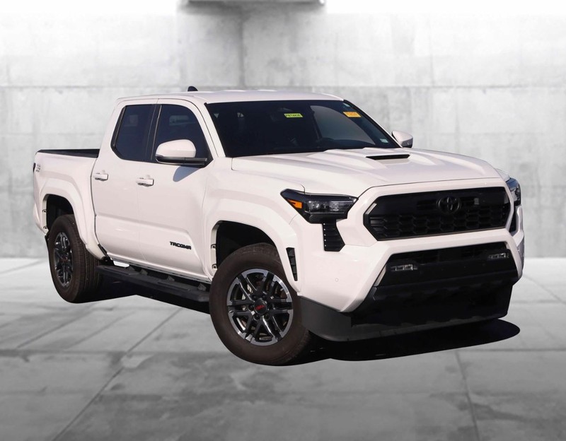 Toyota Tacoma 2WD Vehicle Image 02