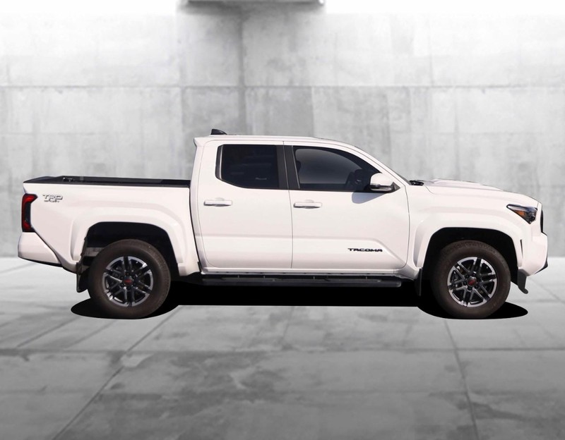 Toyota Tacoma 2WD Vehicle Image 05