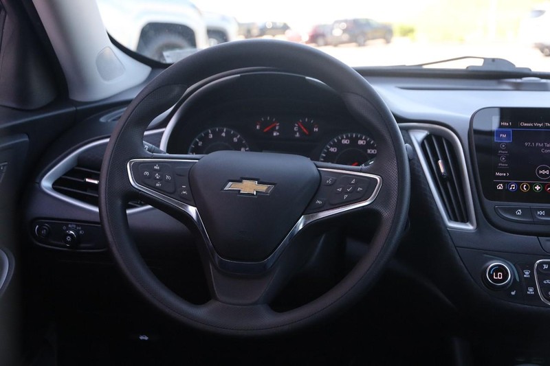 Chevrolet Malibu Vehicle Image 21