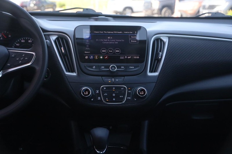 Chevrolet Malibu Vehicle Image 22