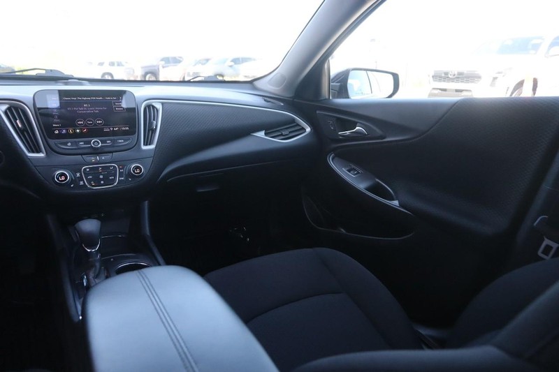 Chevrolet Malibu Vehicle Image 23