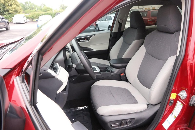 Toyota RAV4 Vehicle Image 09