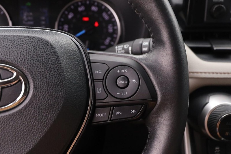 Toyota RAV4 Vehicle Image 12