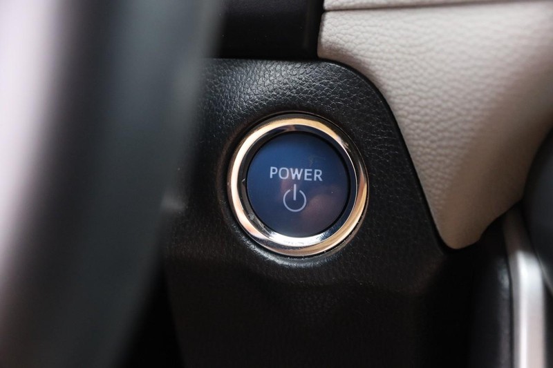 Toyota RAV4 Vehicle Image 14