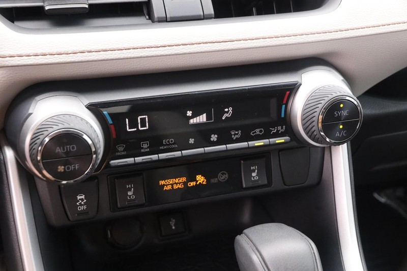 Toyota RAV4 Vehicle Image 17