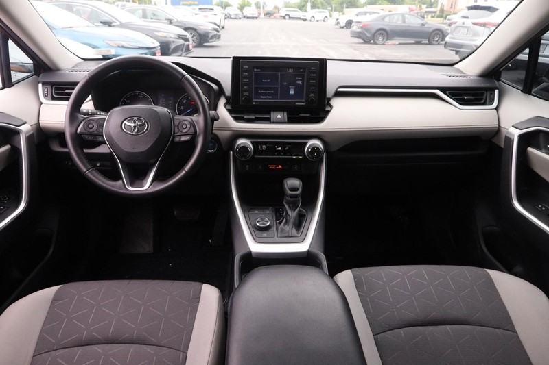 Toyota RAV4 Vehicle Image 20