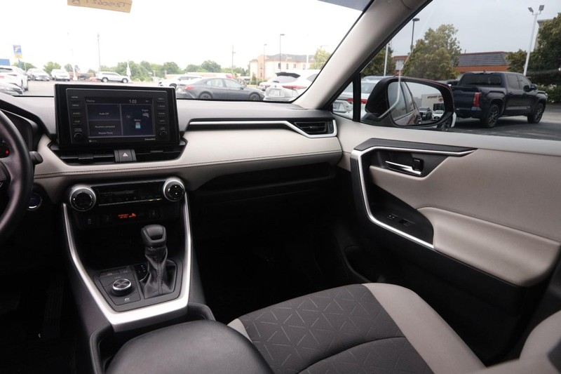 Toyota RAV4 Vehicle Image 24