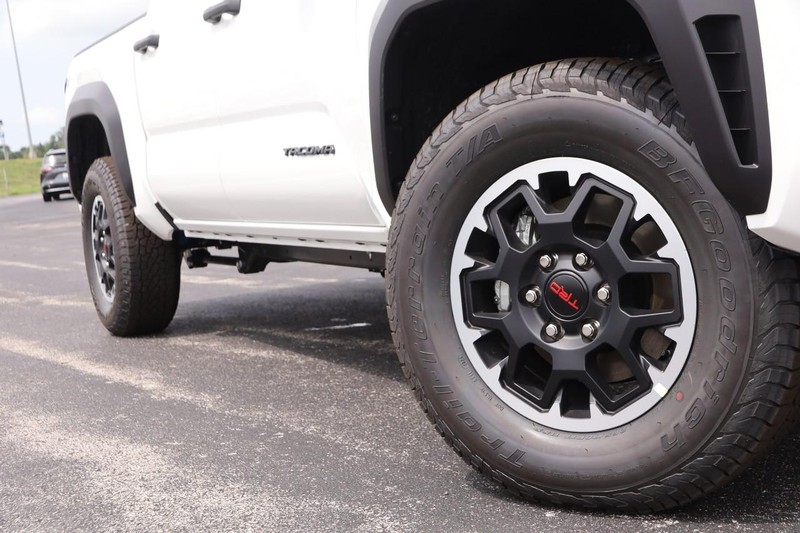 Toyota Tacoma 4WD Vehicle Image 03