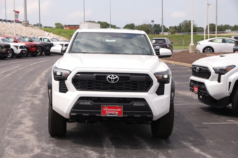 Toyota Tacoma 4WD Vehicle Image 04