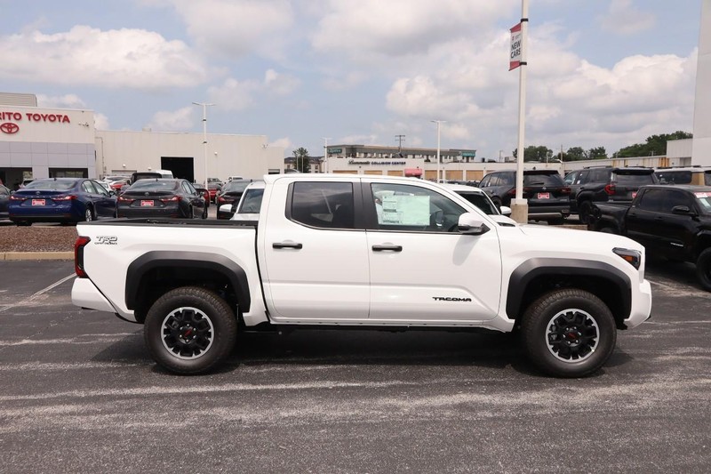 Toyota Tacoma 4WD Vehicle Image 05