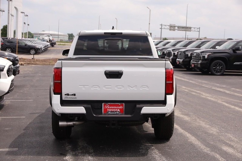 Toyota Tacoma 4WD Vehicle Image 06