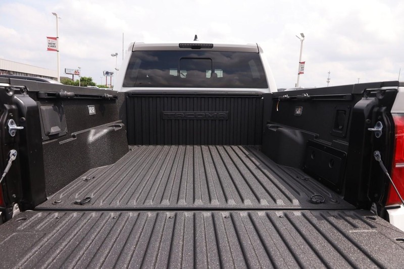 Toyota Tacoma 4WD Vehicle Image 07