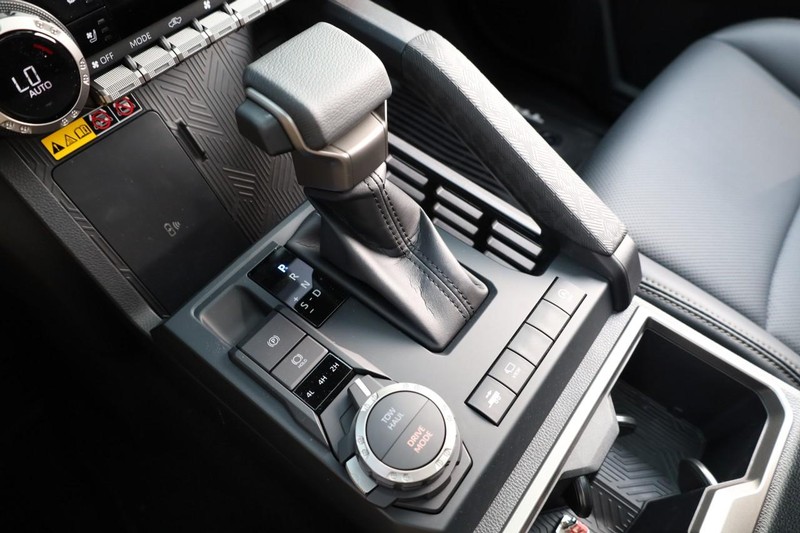 Toyota Tacoma 4WD Vehicle Image 16