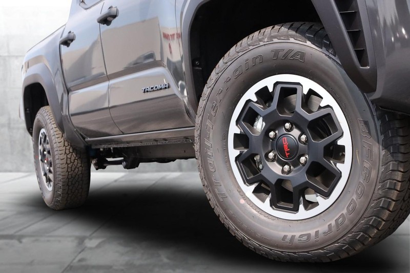 Toyota Tacoma 4WD Vehicle Image 03