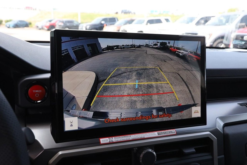 Toyota Tacoma 4WD Vehicle Full-screen Gallery Image 17