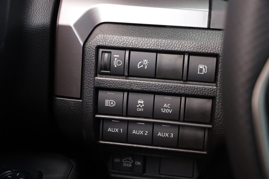 Toyota Tacoma 4WD Vehicle Full-screen Gallery Image 20