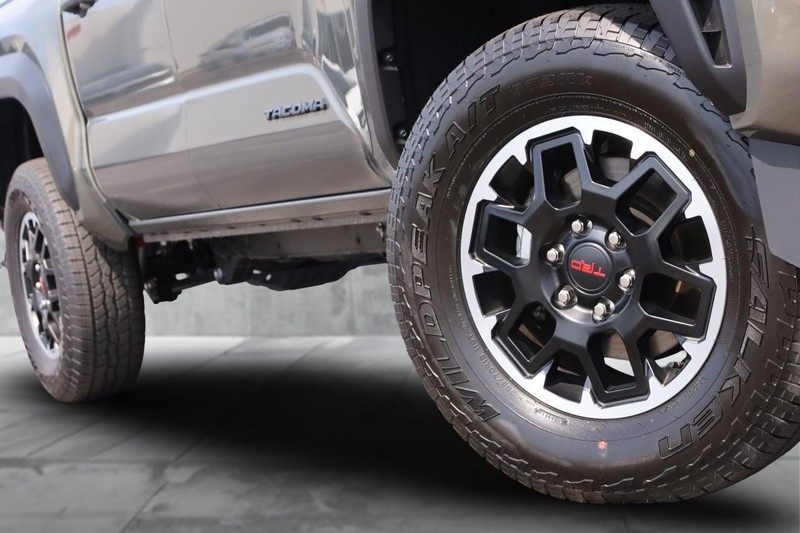 Toyota Tacoma 4WD Vehicle Image 03