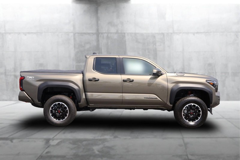 Toyota Tacoma 4WD Vehicle Image 05