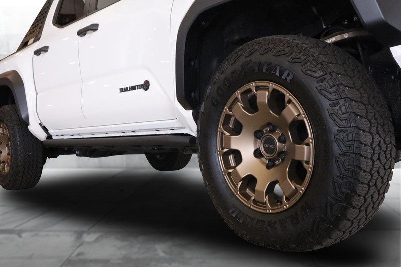 Toyota Tacoma 4WD Vehicle Image 03