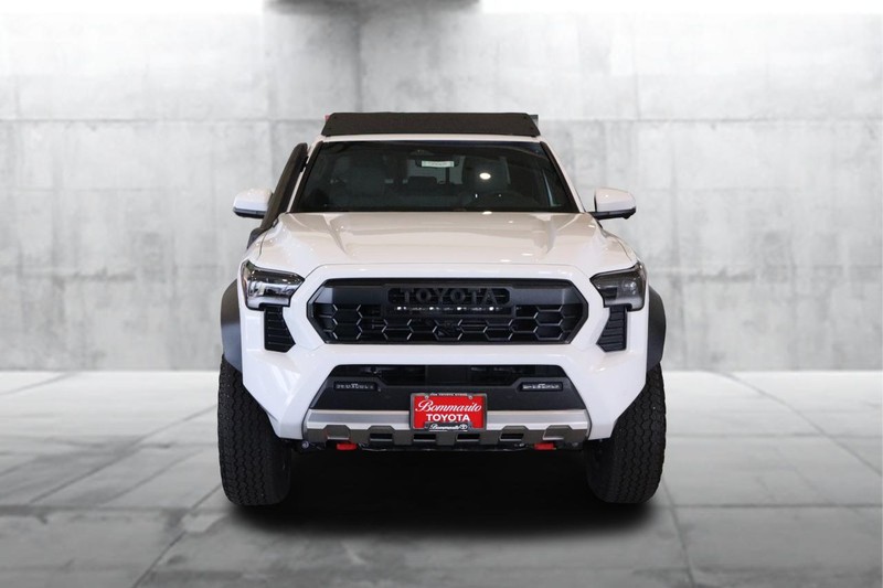 Toyota Tacoma 4WD Vehicle Image 04