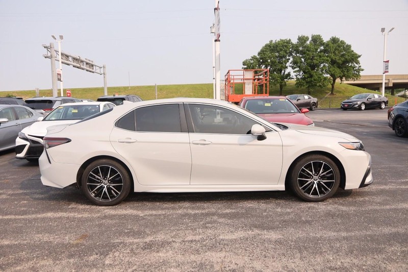 Toyota Camry Vehicle Image 05