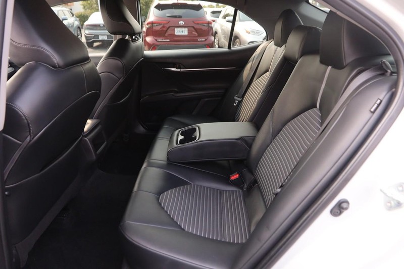 Toyota Camry Vehicle Image 09
