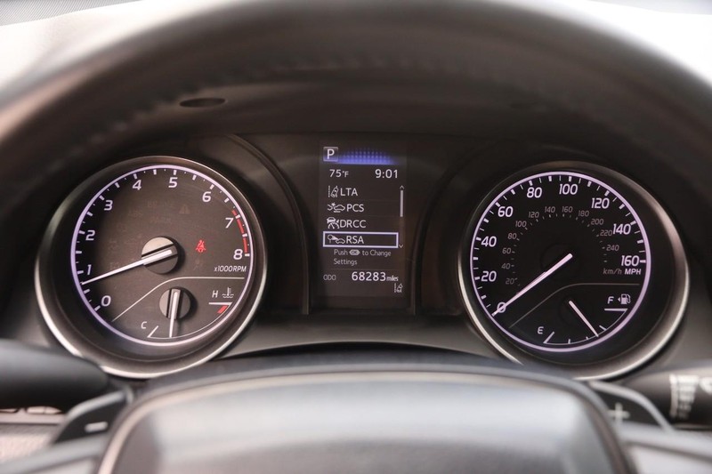 Toyota Camry Vehicle Image 13