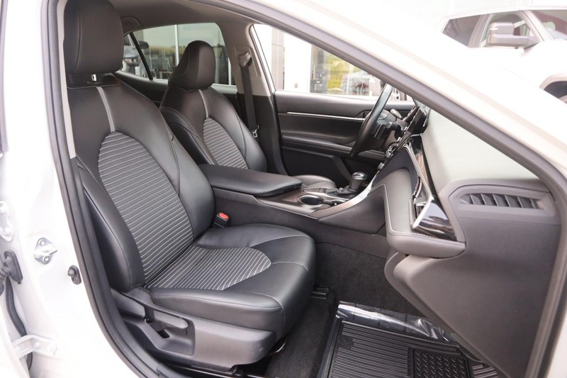 Toyota Camry Vehicle Image 24