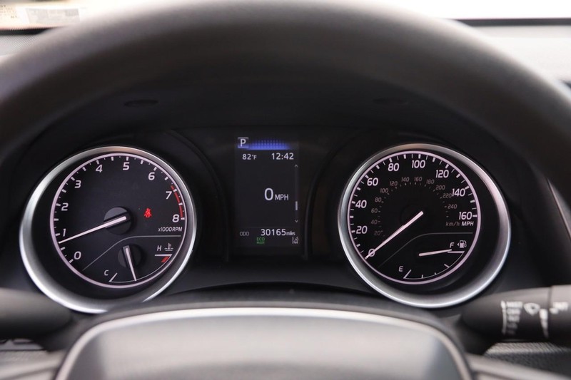 Toyota Camry Vehicle Image 13