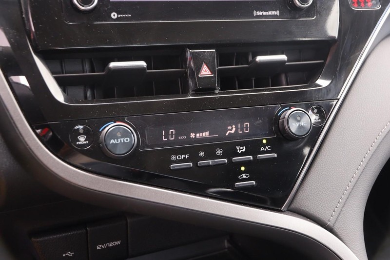Toyota Camry Vehicle Image 17