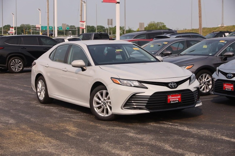 Toyota Camry Vehicle Image 02
