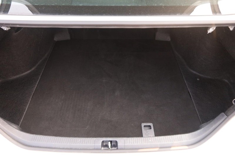 Toyota Camry Vehicle Image 10