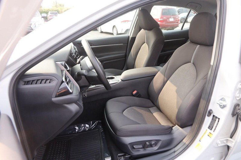 Toyota Camry Vehicle Image 11