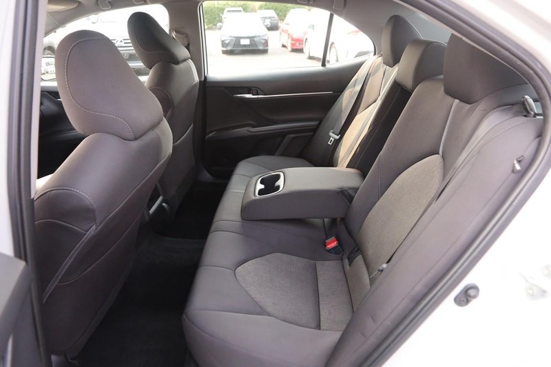 Toyota Camry Vehicle Image 12