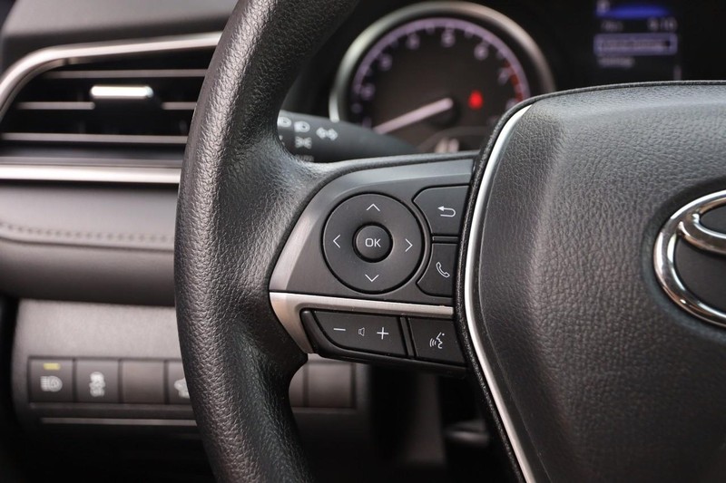 Toyota Camry Vehicle Image 14