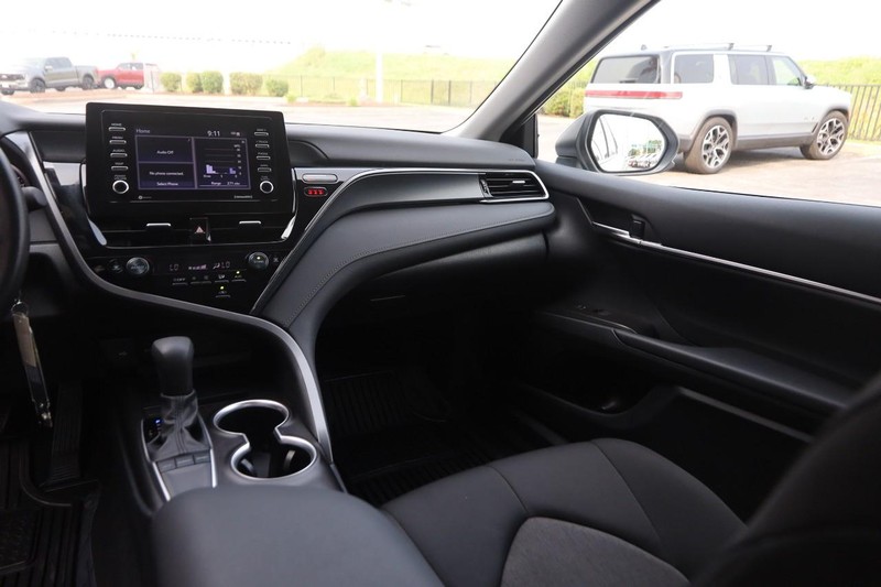 Toyota Camry Vehicle Image 26