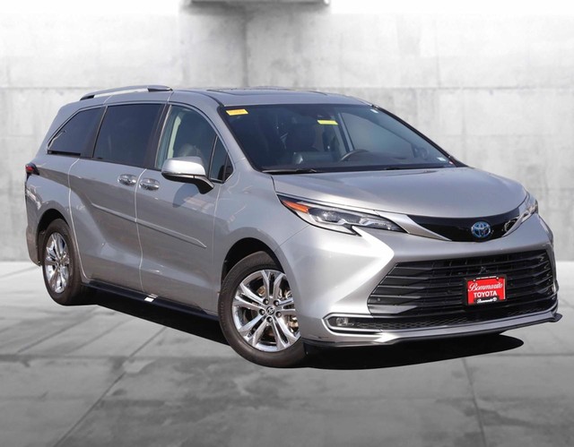 Used 2023 Toyota Sienna Platinum with VIN 5TDESKFC1PS086617 for sale in Hazelwood, MO